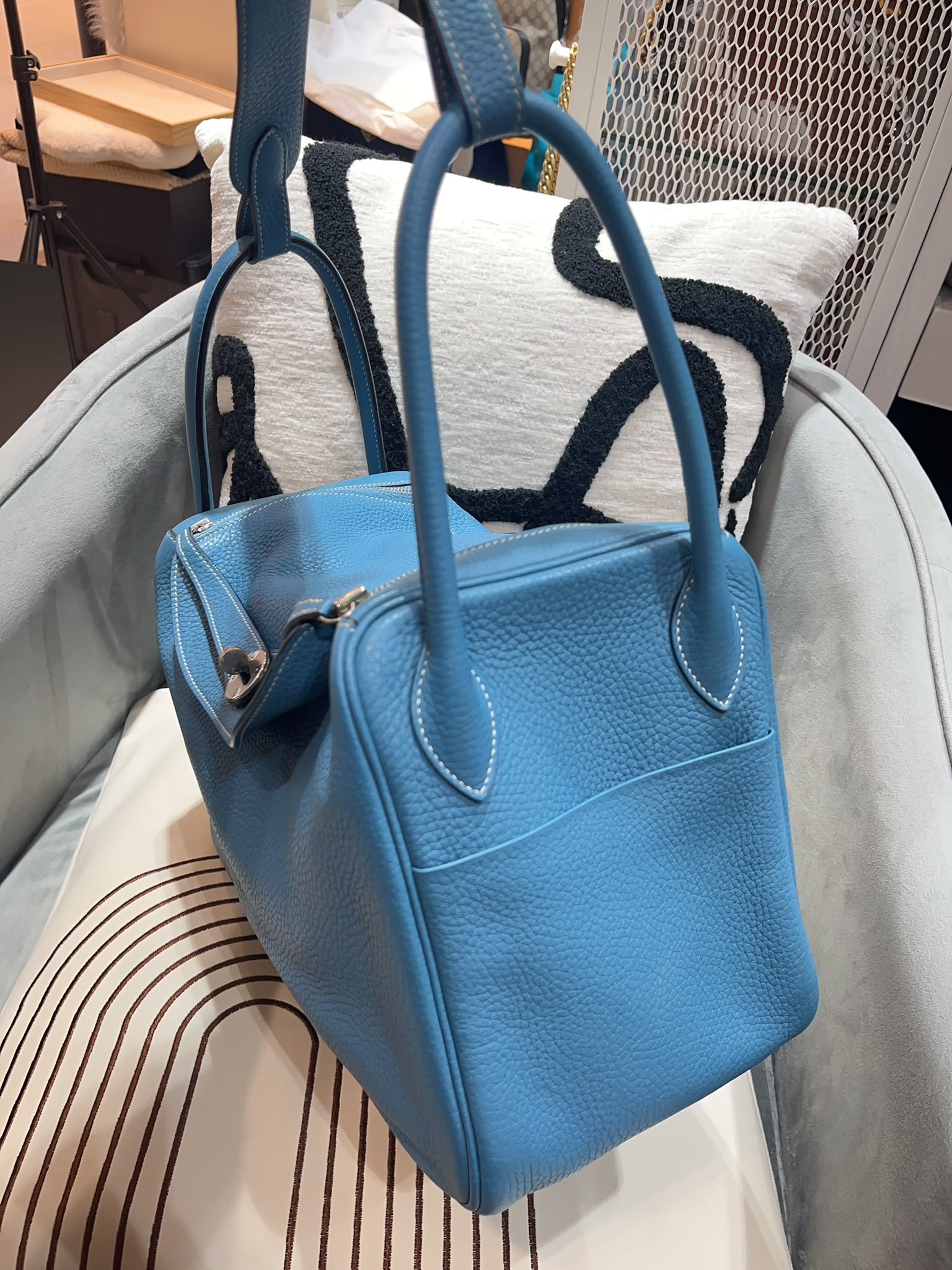 HERMES LIMDY 34,STAMP T,牛仔藍銀扣  100%Authentic, 95%new  ✅塵袋 