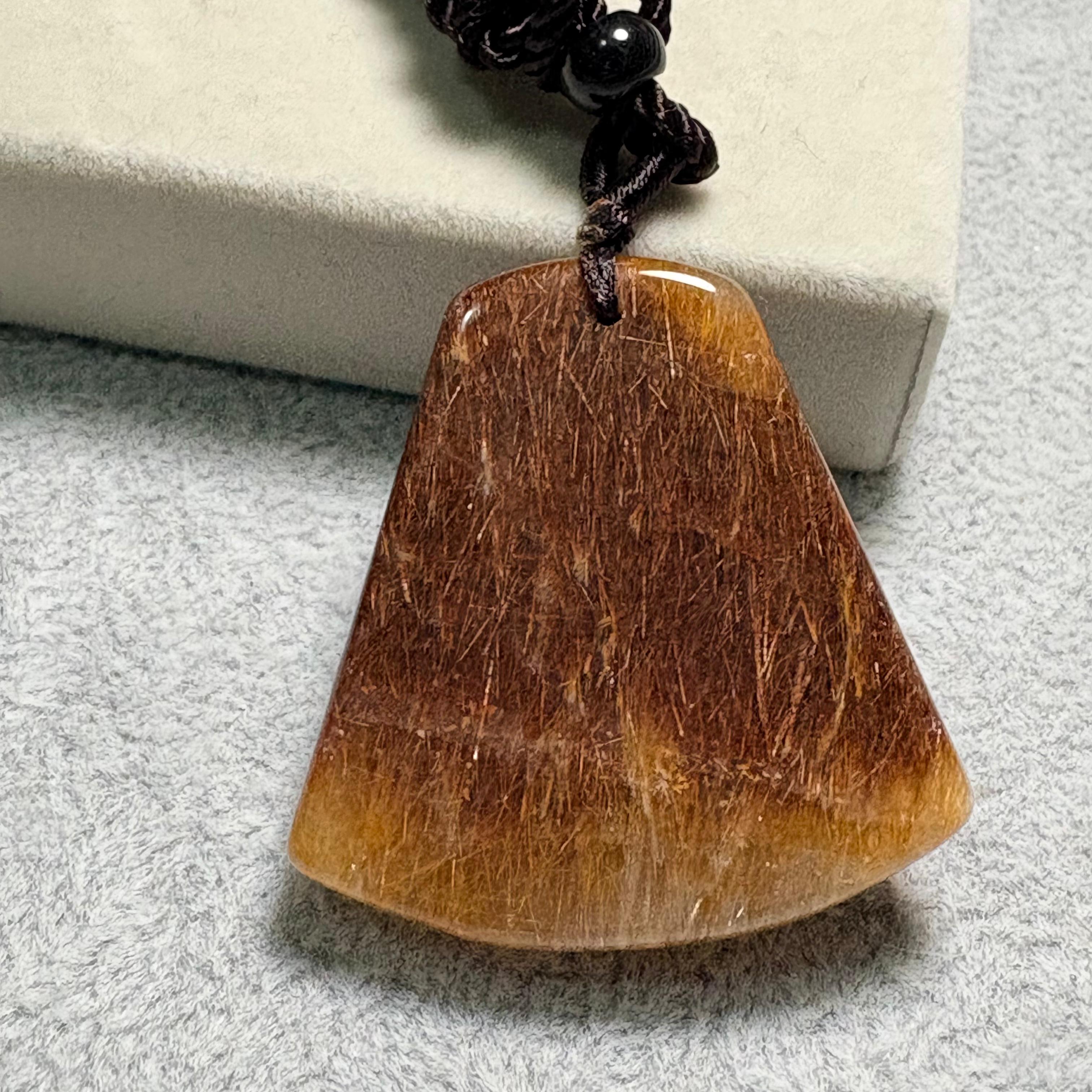 銅髮晶扇形吊墜 重約：17.3克（附送證書）No. 19-322