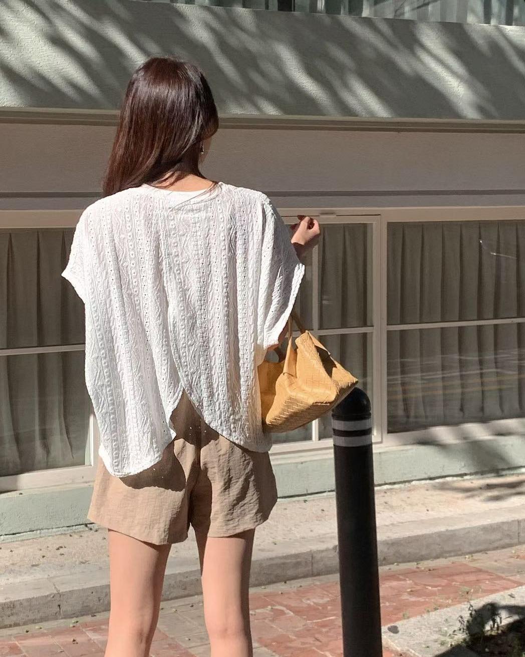 淨色通花蕾絲top