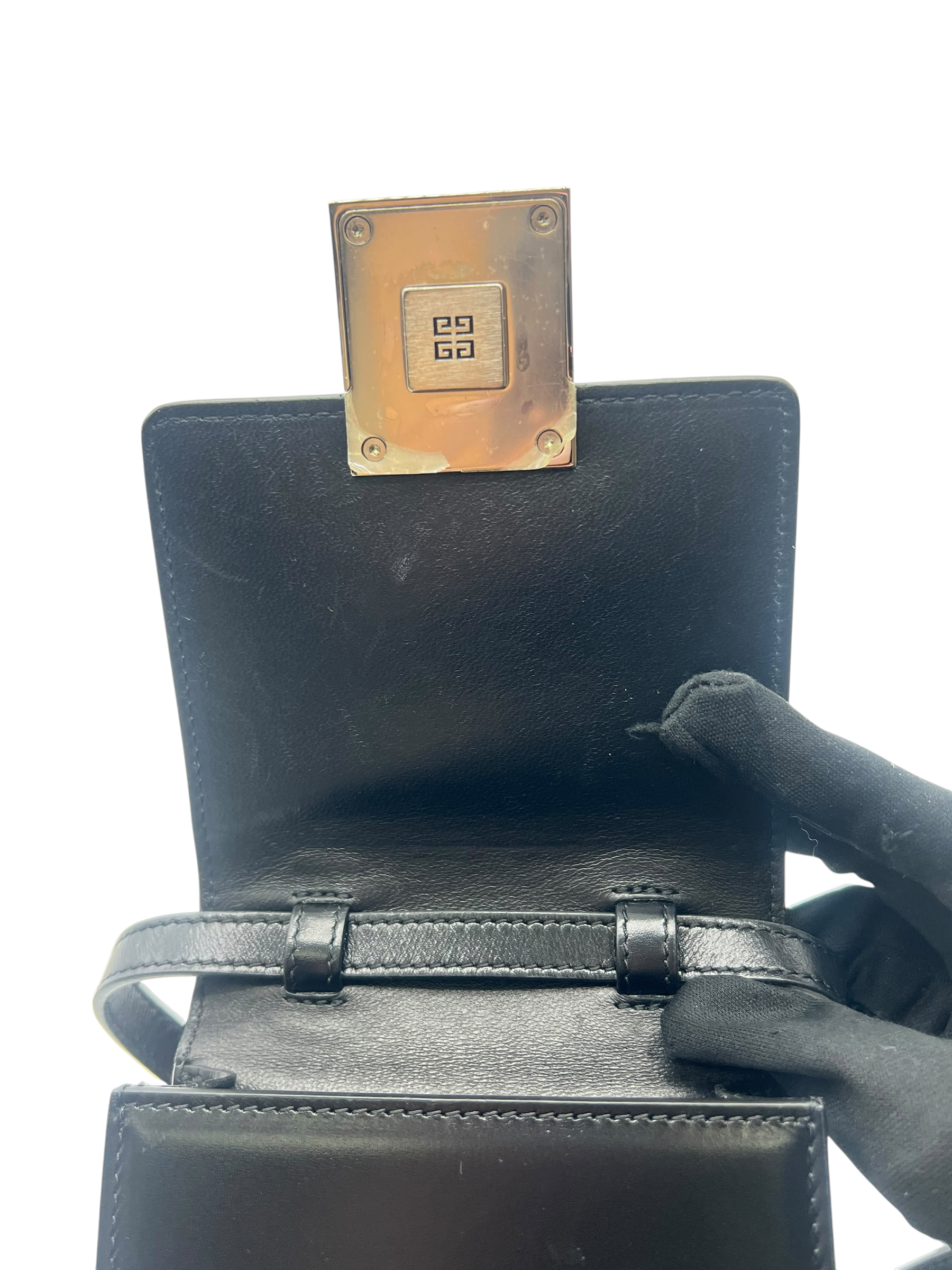 Pre-Owned GIVENCHY 4G Mini Vertical Crossbody Bag / Product Code: 26052304