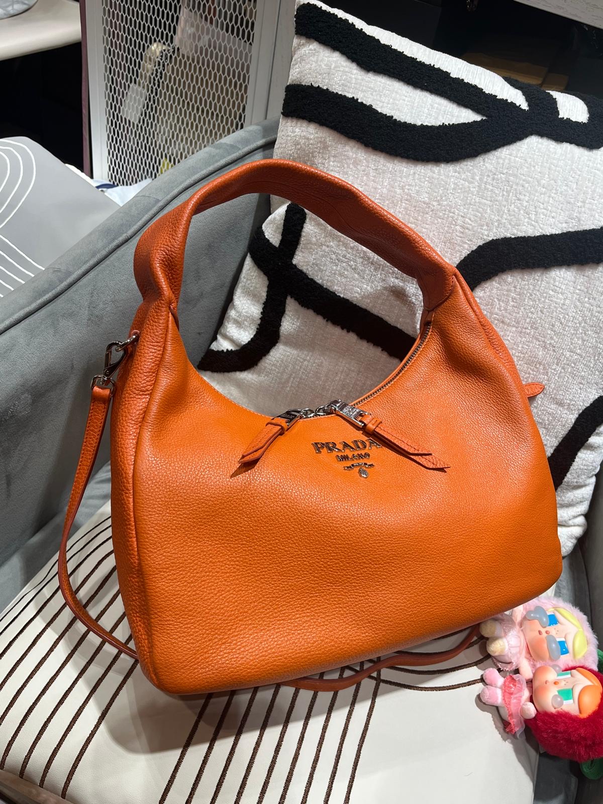 Prada hobo bag 2way calfskin 1BC133 Crossbody bag 100%Authentic,98%new ✅nfc ✅dust bag ✅strap 