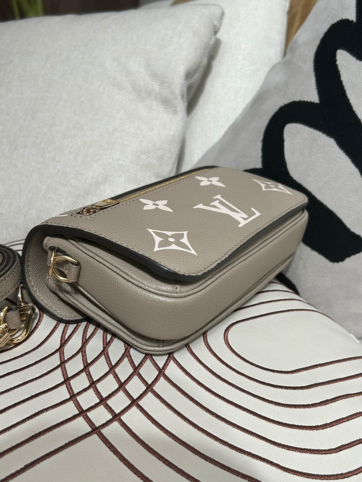 Lv Metis east west 100%Authentic,98%new ✅dust bag  