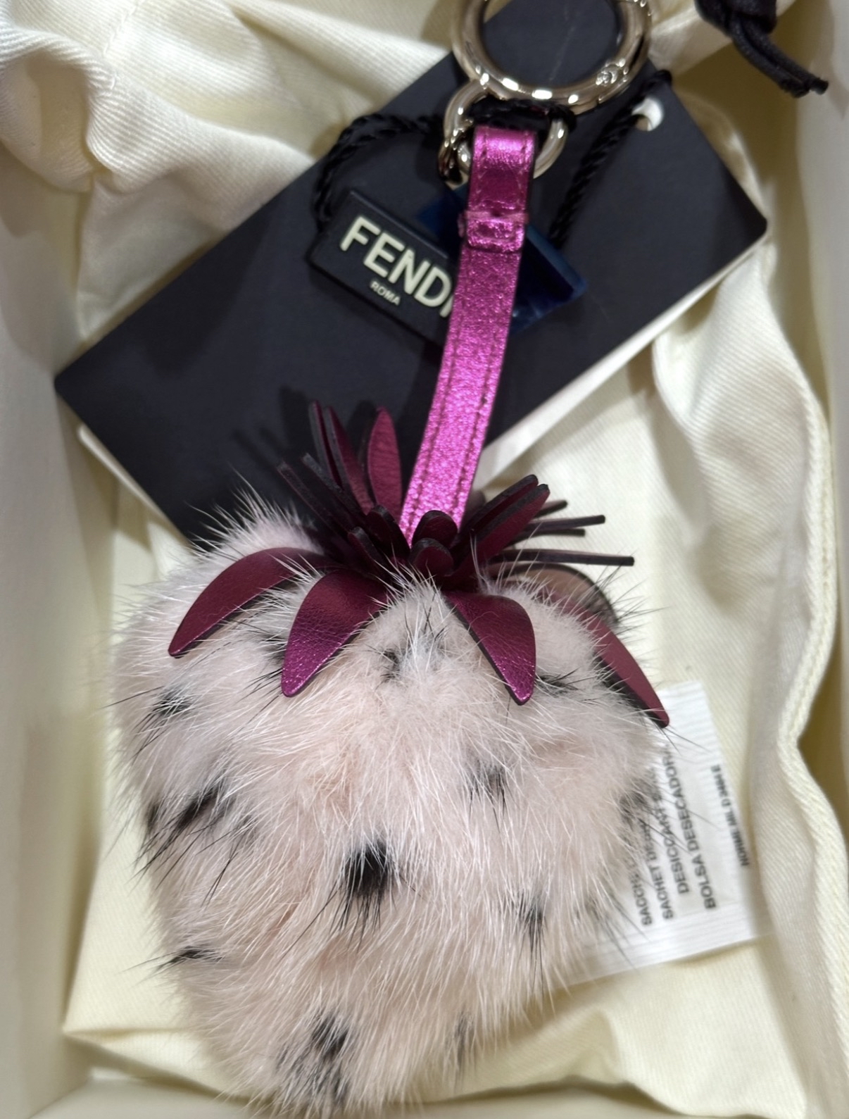 Fendi 草莓🍓毛毛charm