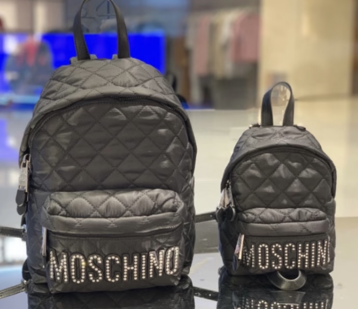Moschino 經典帆布菱格紋水鑽背囊