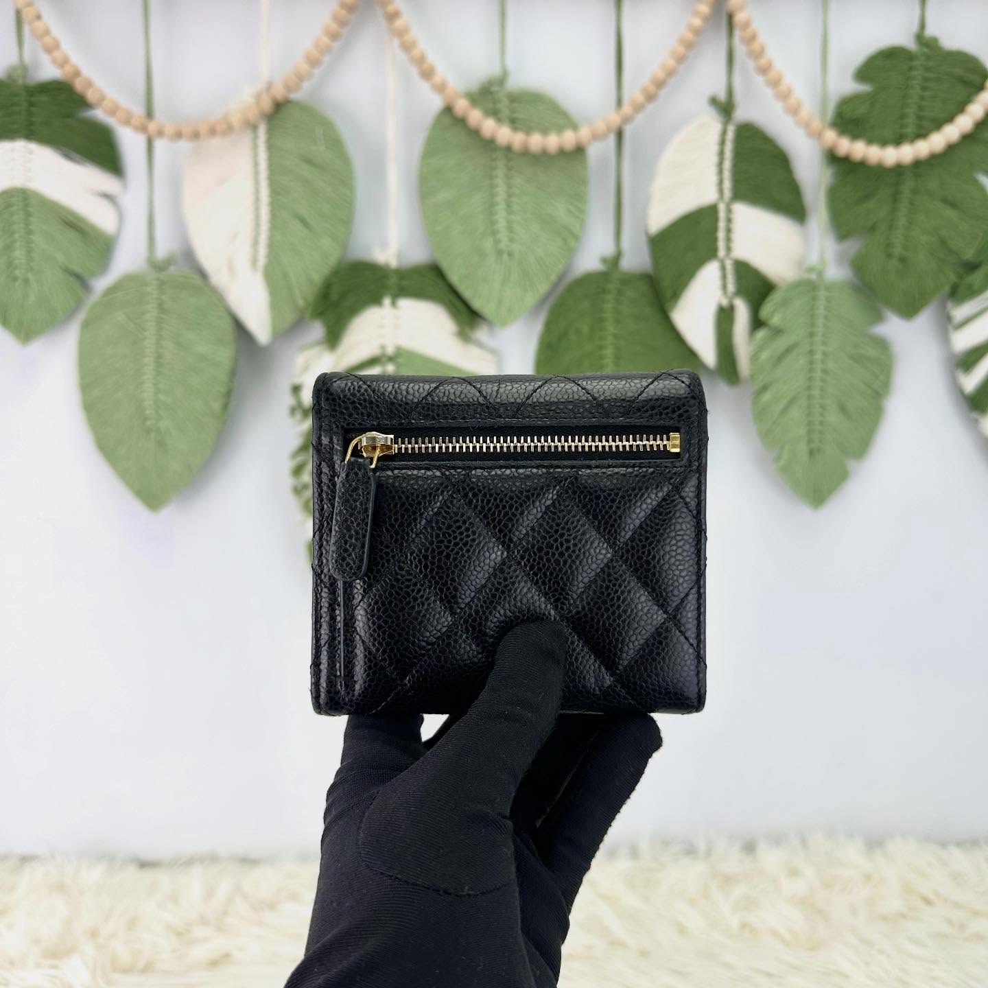 CHANEL🤍PRE OWNED 黑金荔皮牛皮三摺銀包 晶片款🖤 