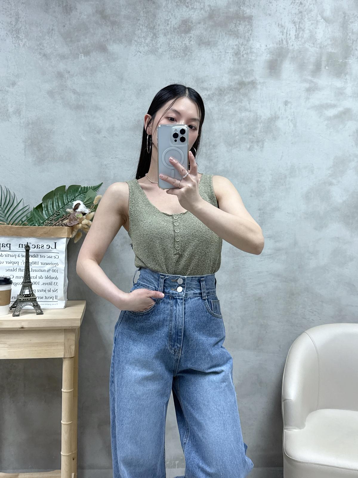 D14 扣鈕針織背心