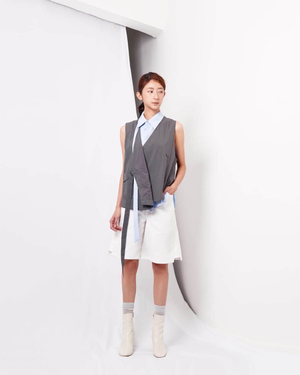 VIL-T886005 BUTTON SLLVLESS SELF-TIE TOP