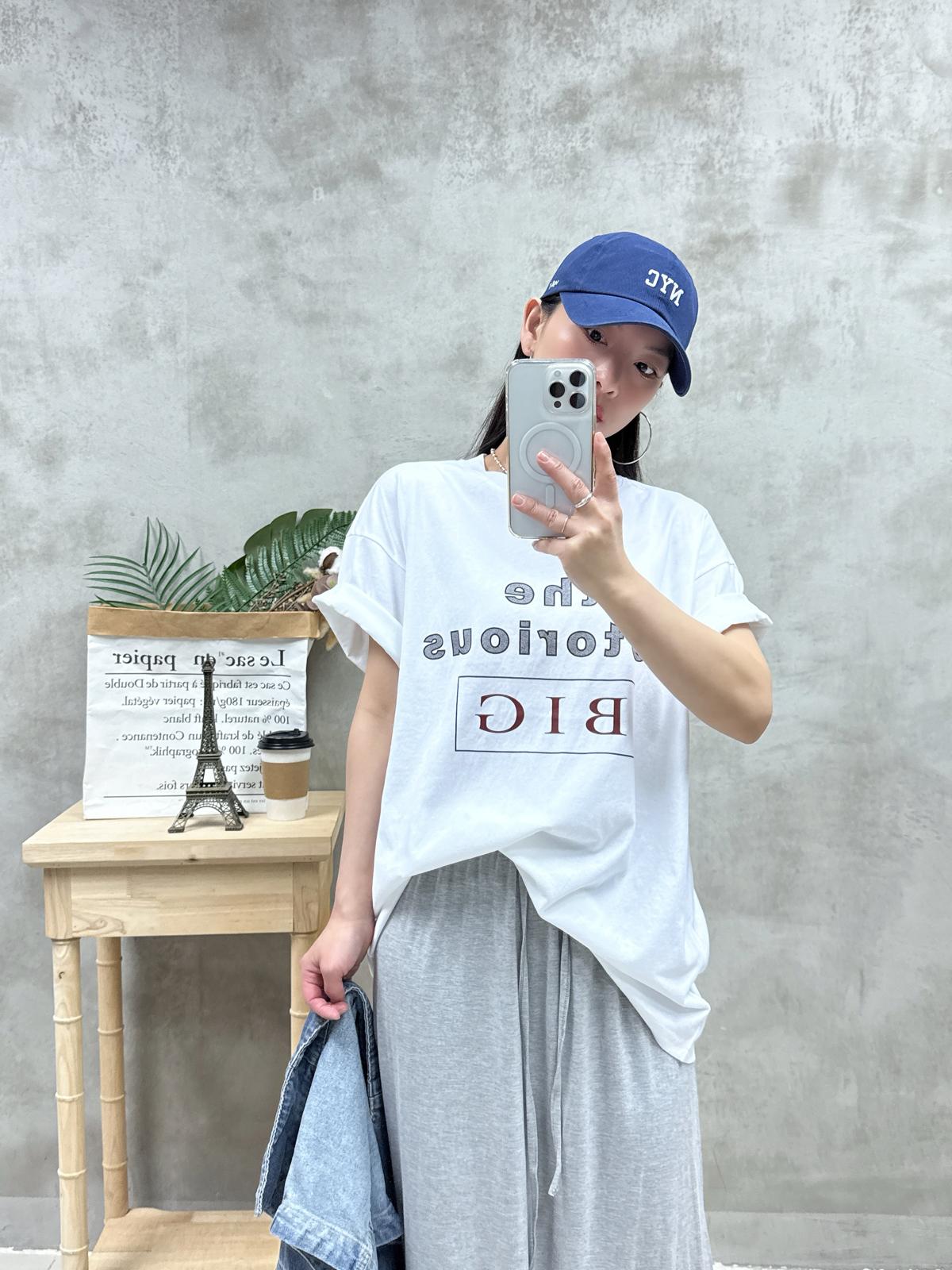 D11 英文字Print Tee