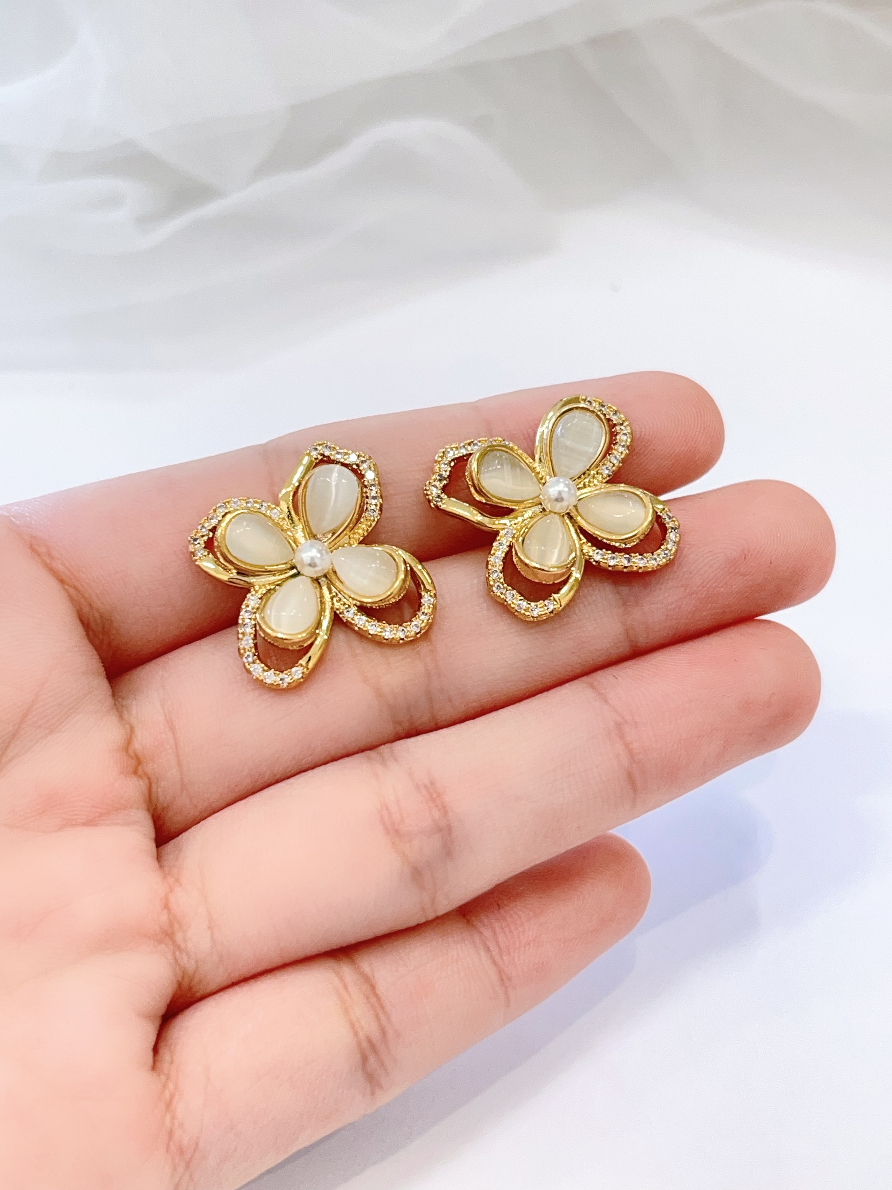 个性猫眼花朵百搭耳环