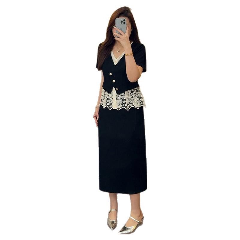 B167(16716+16717长) 长款法式小香风假两件V领斜排钮拼下摆蕾丝上衣与长裙黑套装 