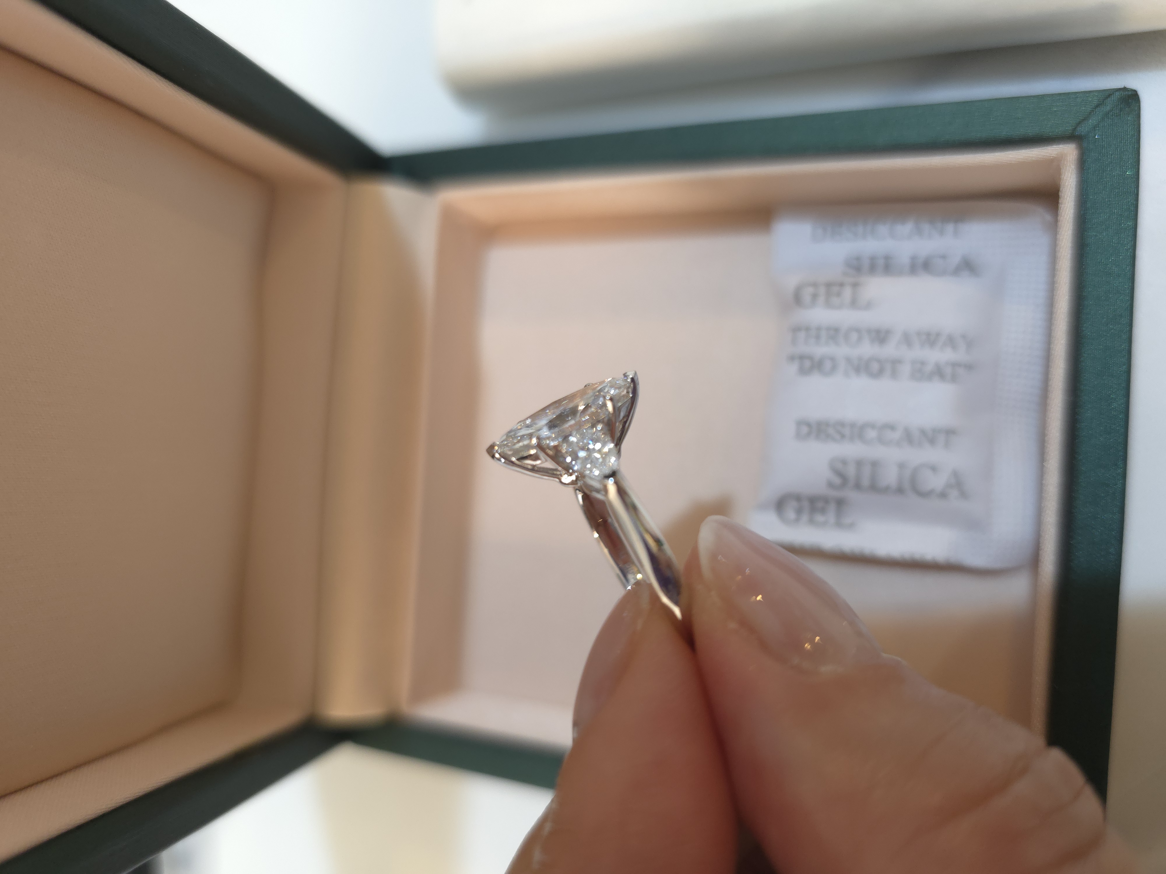 pt950培育鑽石戒指 D1.51 d0.52 G4.93 E/VS1 S16