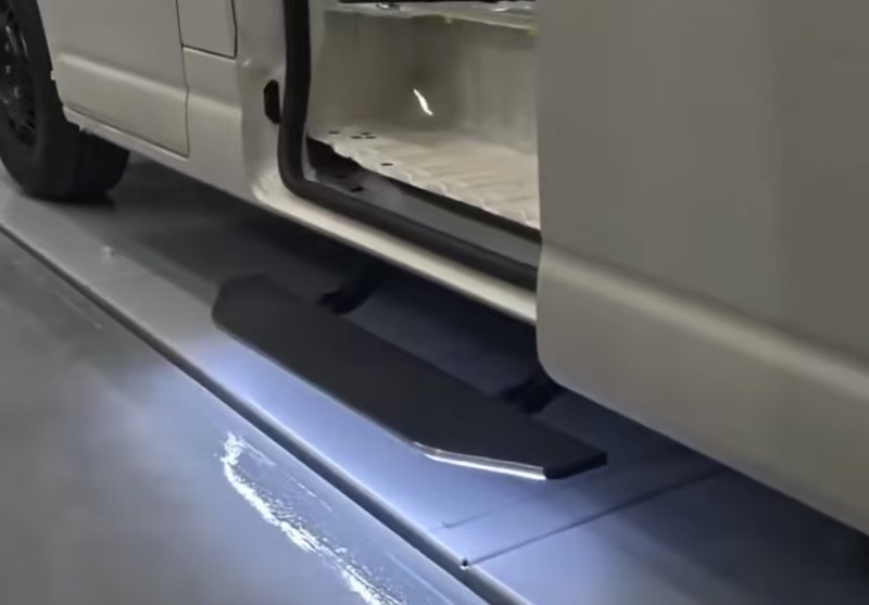 HIACE AUTO SIDE STEP / H300-ASS-2002-MY