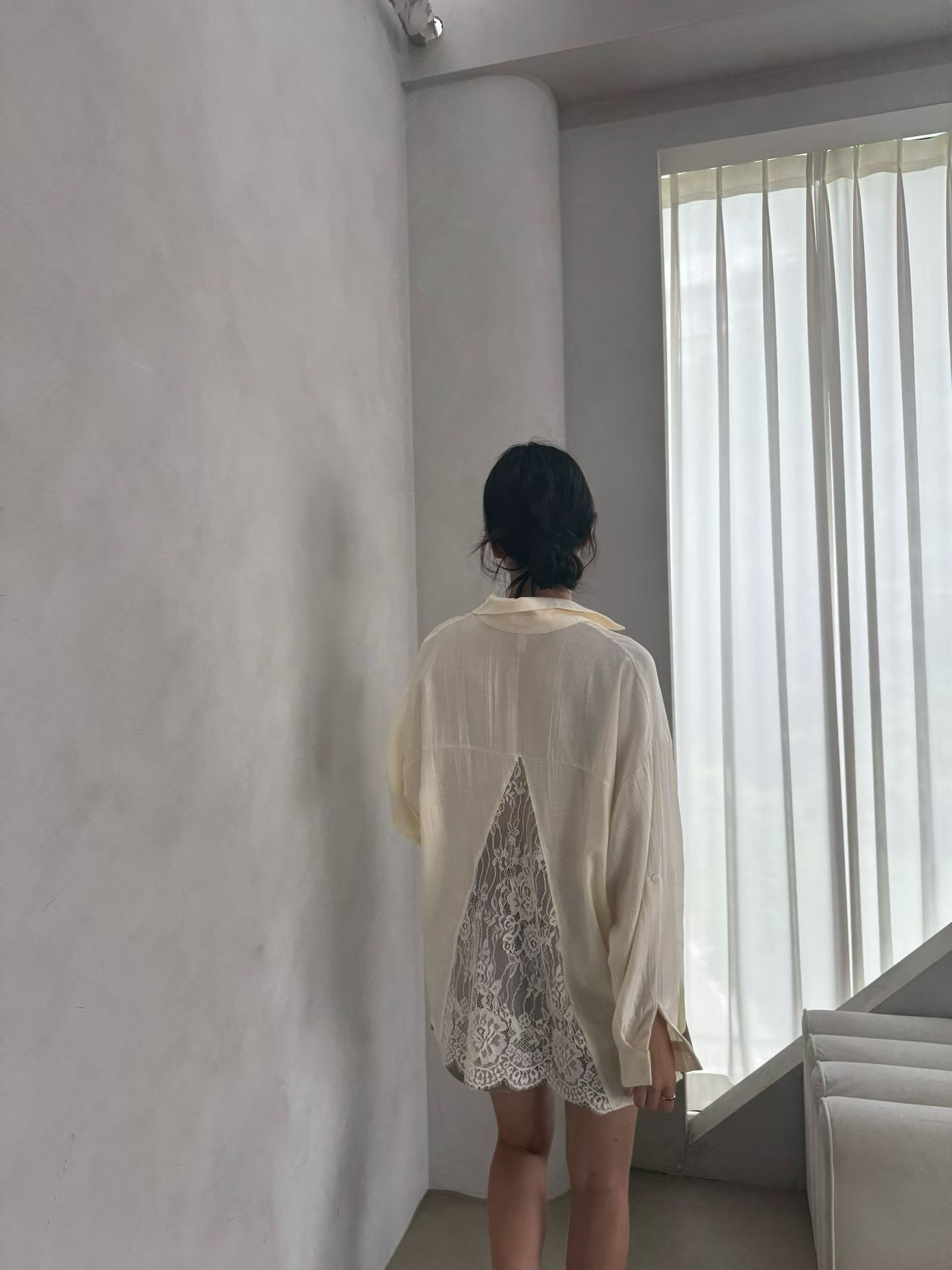 MA16 後背透肌蕾絲拼接寬鬆襯衫