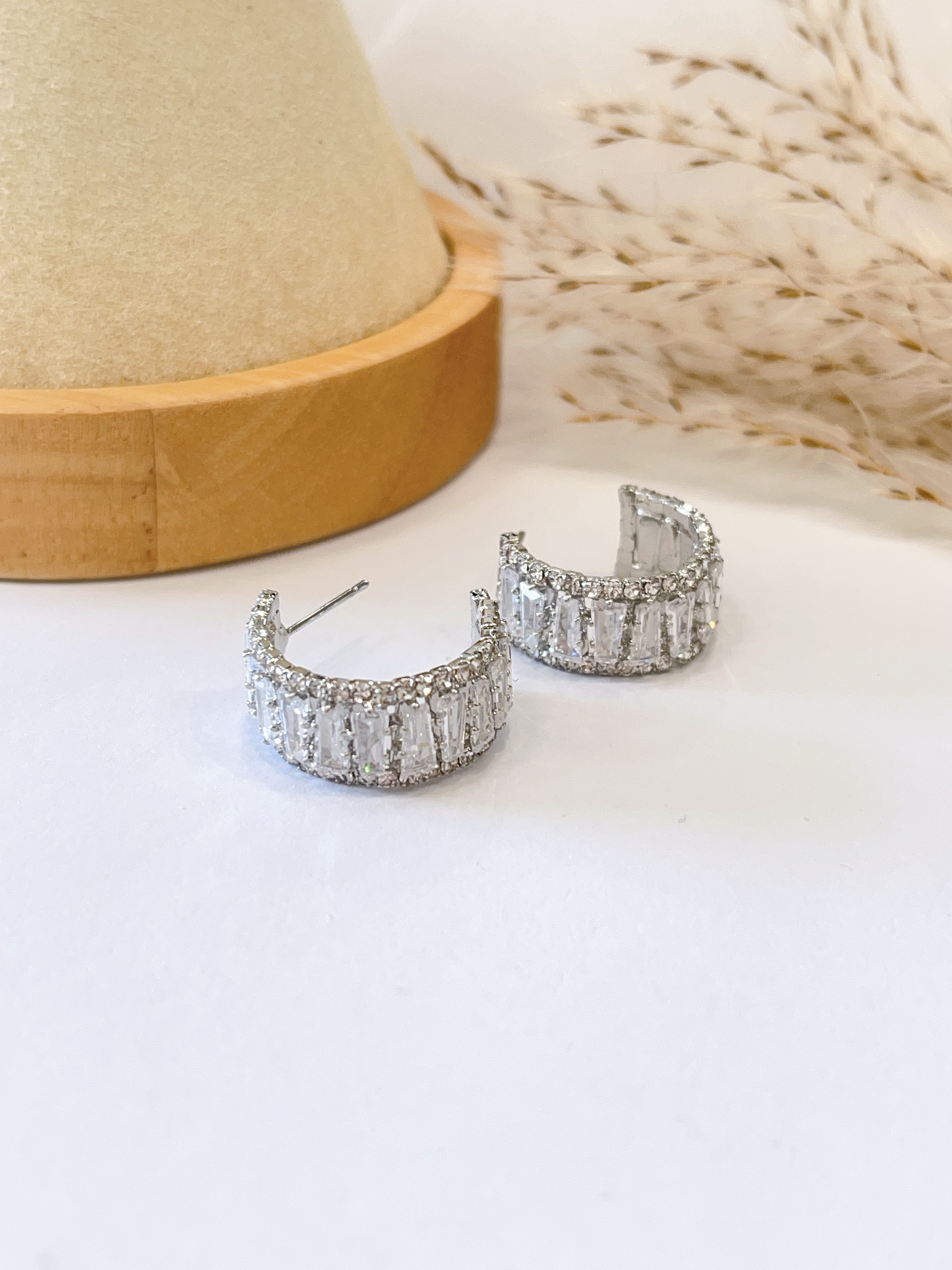 多巴胺精致锆石C字耳环