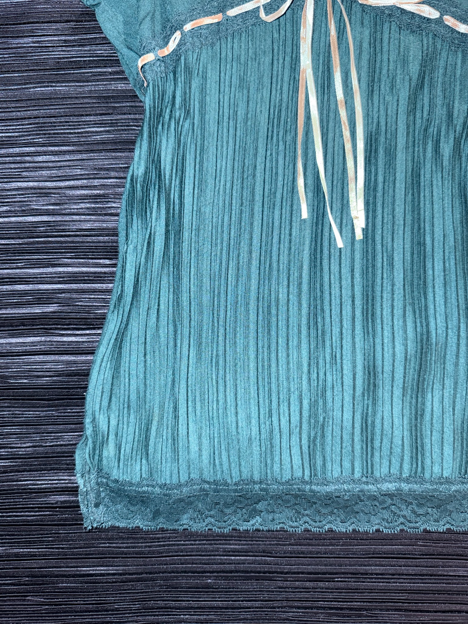 Green Pleated Bust Lace-Trimmed Sleeveless Top