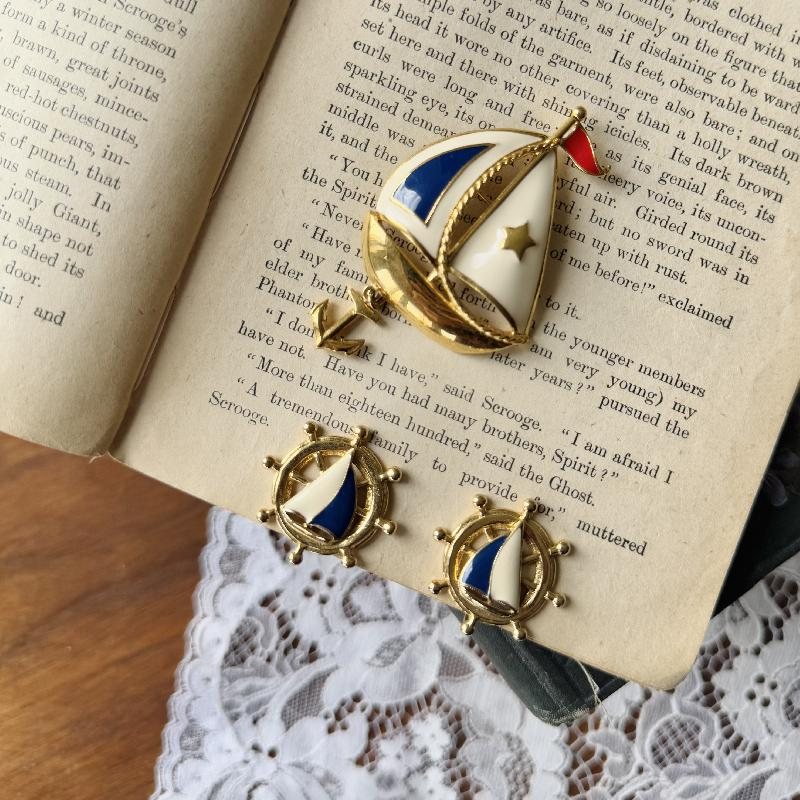 1980s Avon Enamel Sailboat Jewelry Set - Wheel Clip Earrings and Anchor-Dangling Brooch (MT2154)
