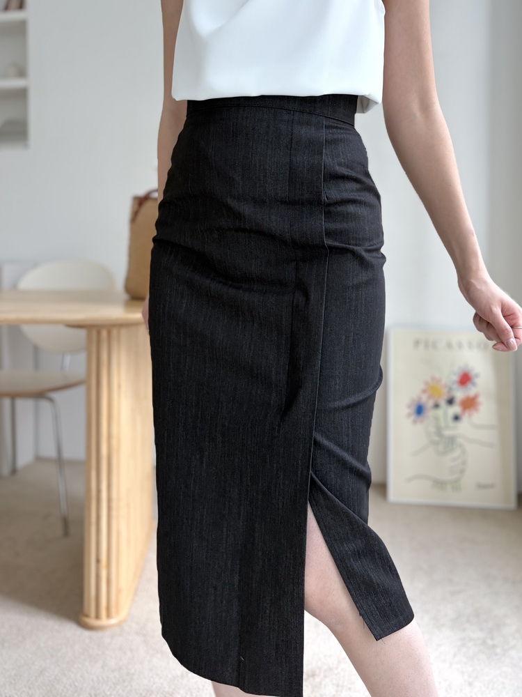 Front Slit Pencil Skirt (Black)