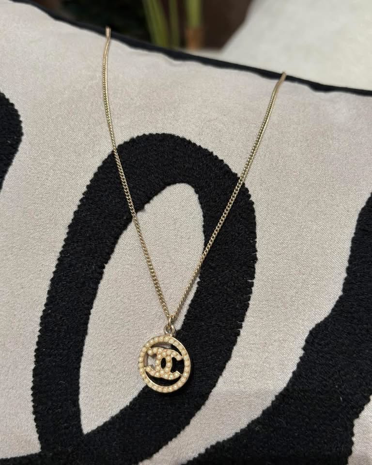 Chanel necklace 雙面 100%Authentic, 98%new 