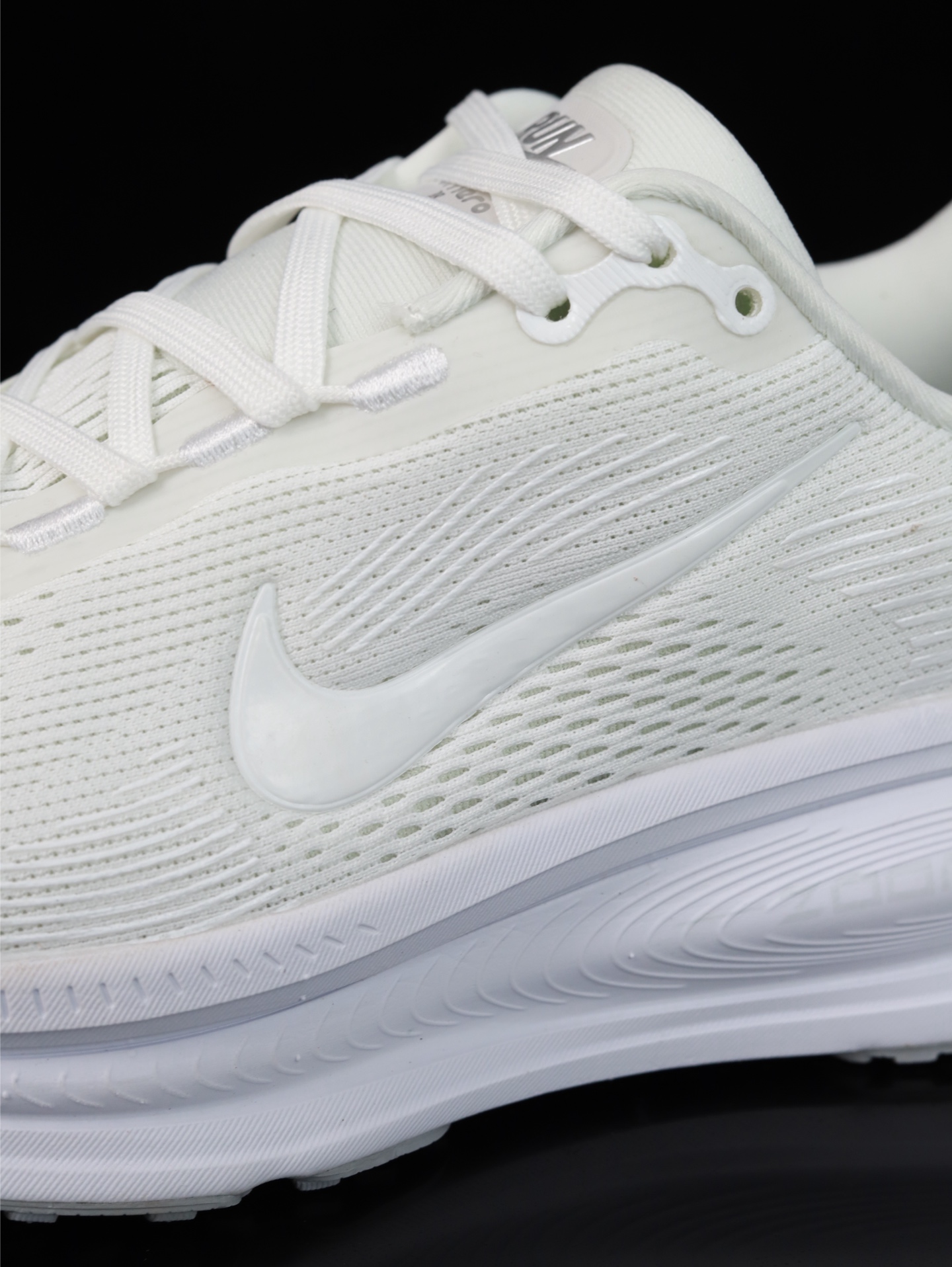 Nike Vomero 18 HM6803-300