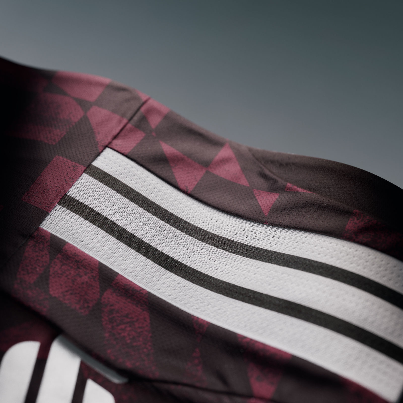 🚩Kop的旗海震撼 Adidas Liverpool 利物浦 2026-27 三客球員版球衣 (可加印字章) KA6858