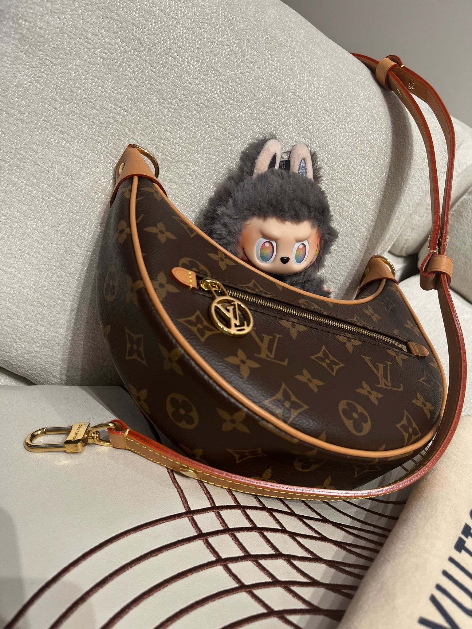 Lv loop hobo monogram M81098 ,100%Authentic, 98%new ✅Dust bag✅Box