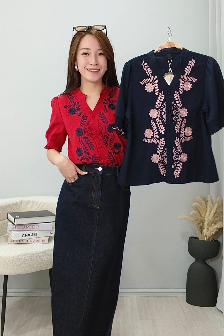 86078 Bloom Embroidery V-Neck Blouse