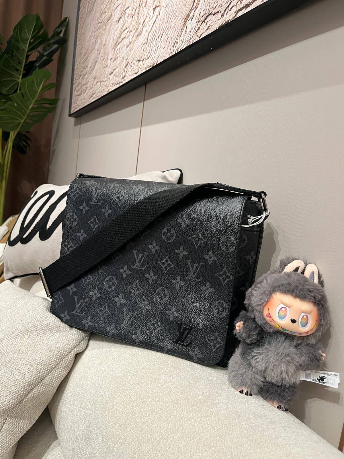 Lv DISTRICT PM Eclipse M45272 信差袋 crossbody bag 100%Authentic,98%new ✅專門店收據✅dust bag