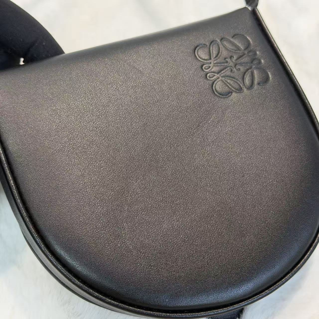 ▪️迷你x可愛小個子最愛 Loewe calfskin heel pouch