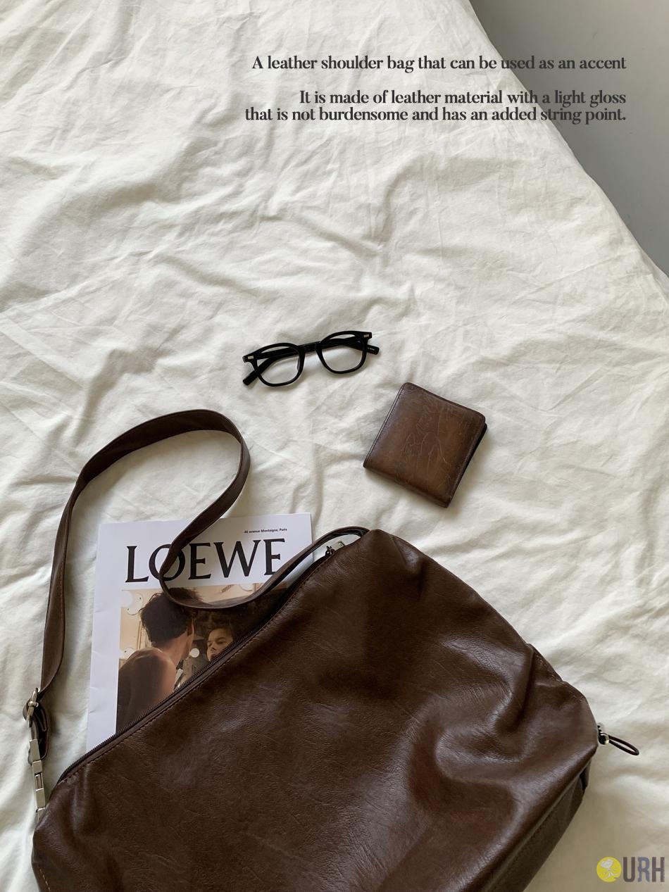 【100%保證韓國直送】復古金屬扣側邊抽繩皮革斜揹/肩揹袋 👜 [2 color] RL113061