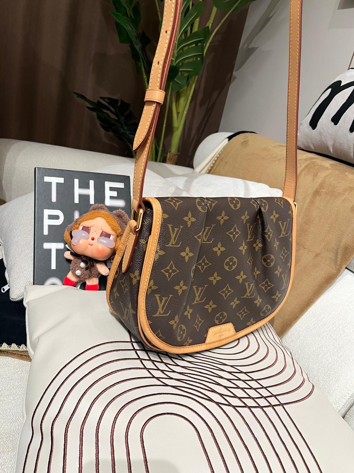  Lv Menilmontant PM monogram crossbody bag 100%Authentic ,95%new✅dust bag  