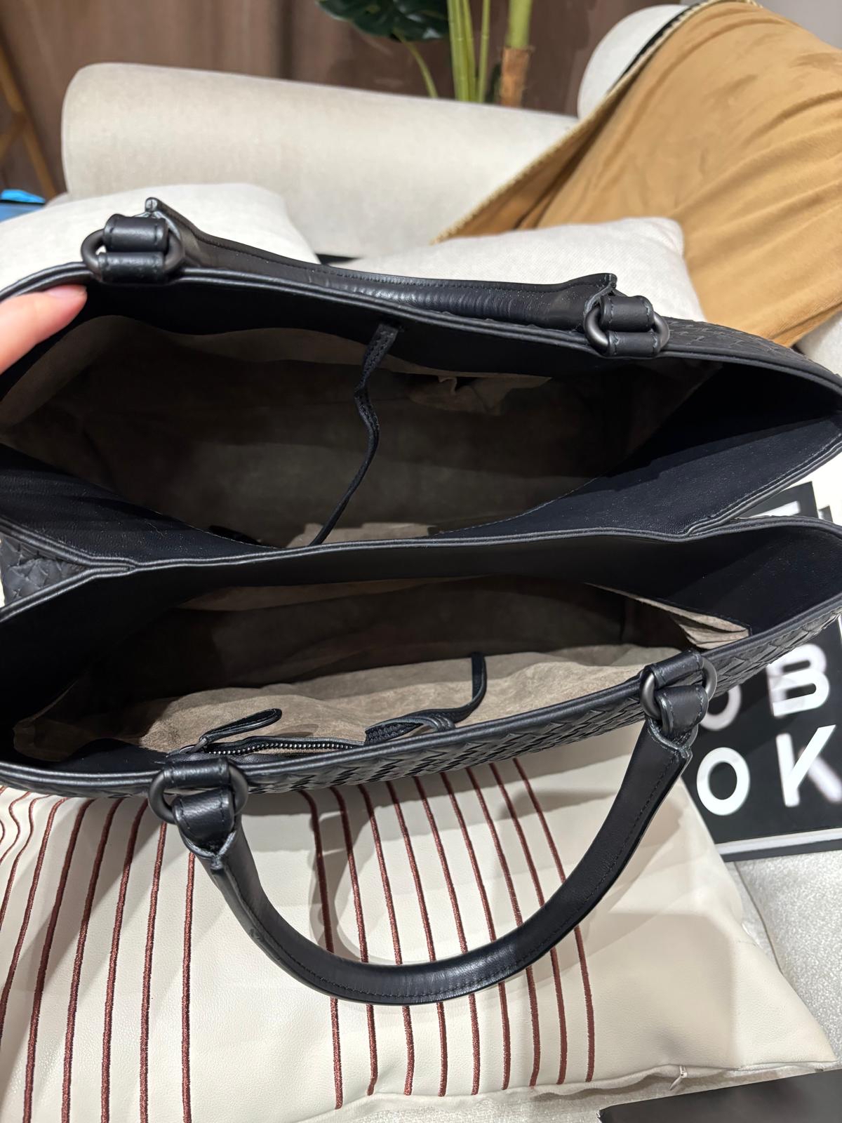 Bottega Venetia BV Shoulder Bag 100%Authentic, 98%New ✅Dust bag