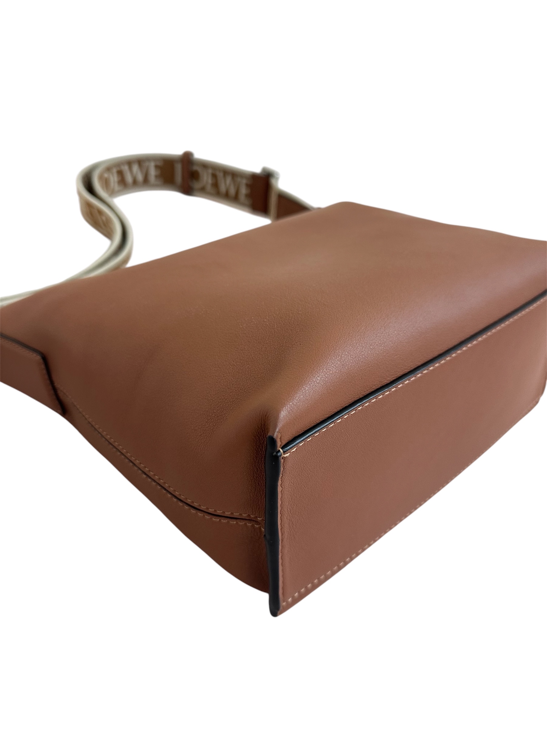 Pre-owned Loewe Cubi Crossbody Bag / Product Code: 26060903