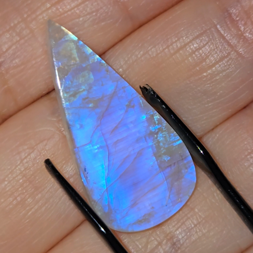 Purple-tinted blue flash moonstone from India - MS4