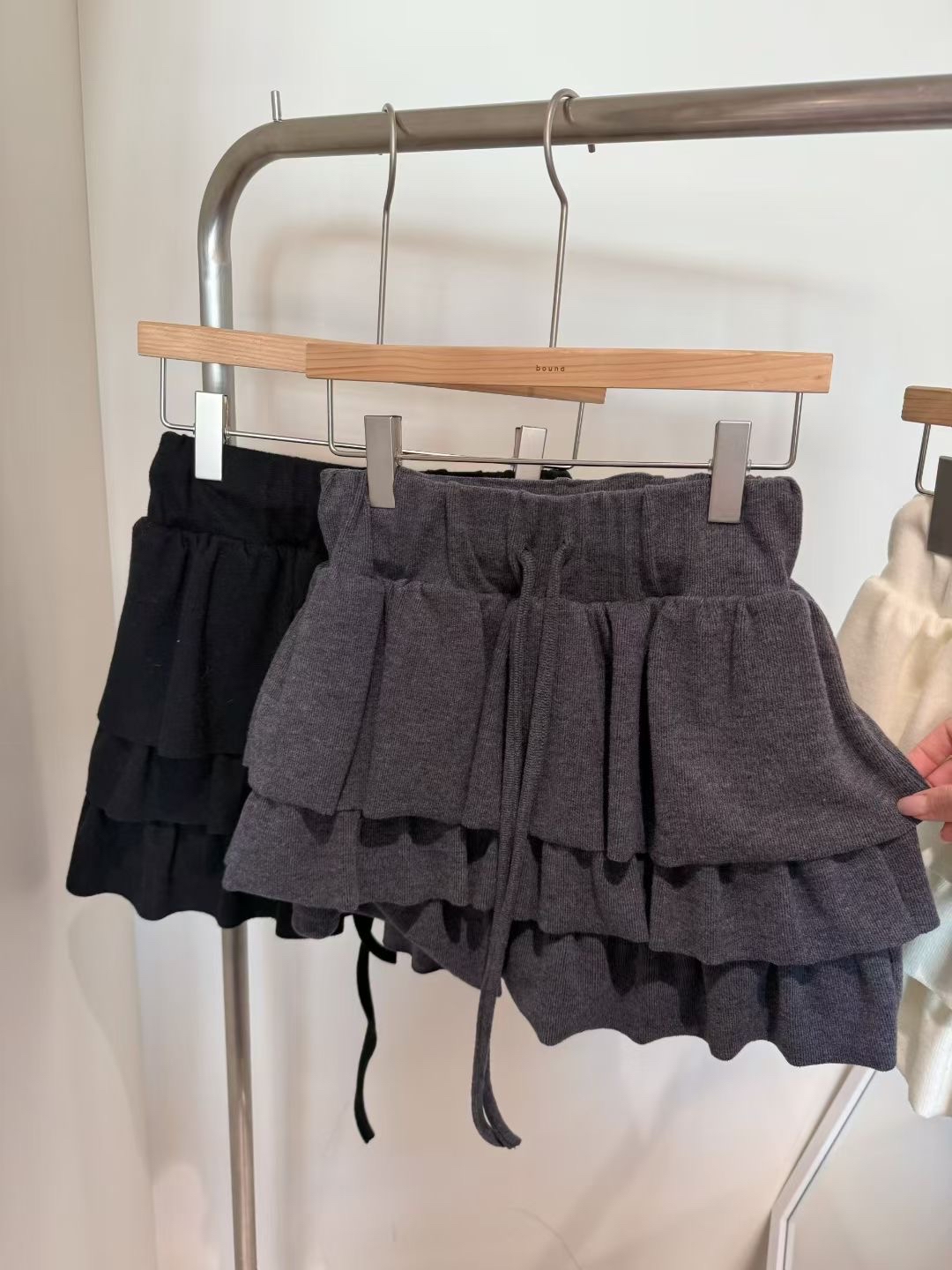 【 Goodbye Winter🍰小個子Pick！高質量層層蛋糕裙褲💭🤍】Mini Cake Skirt(兩色入)