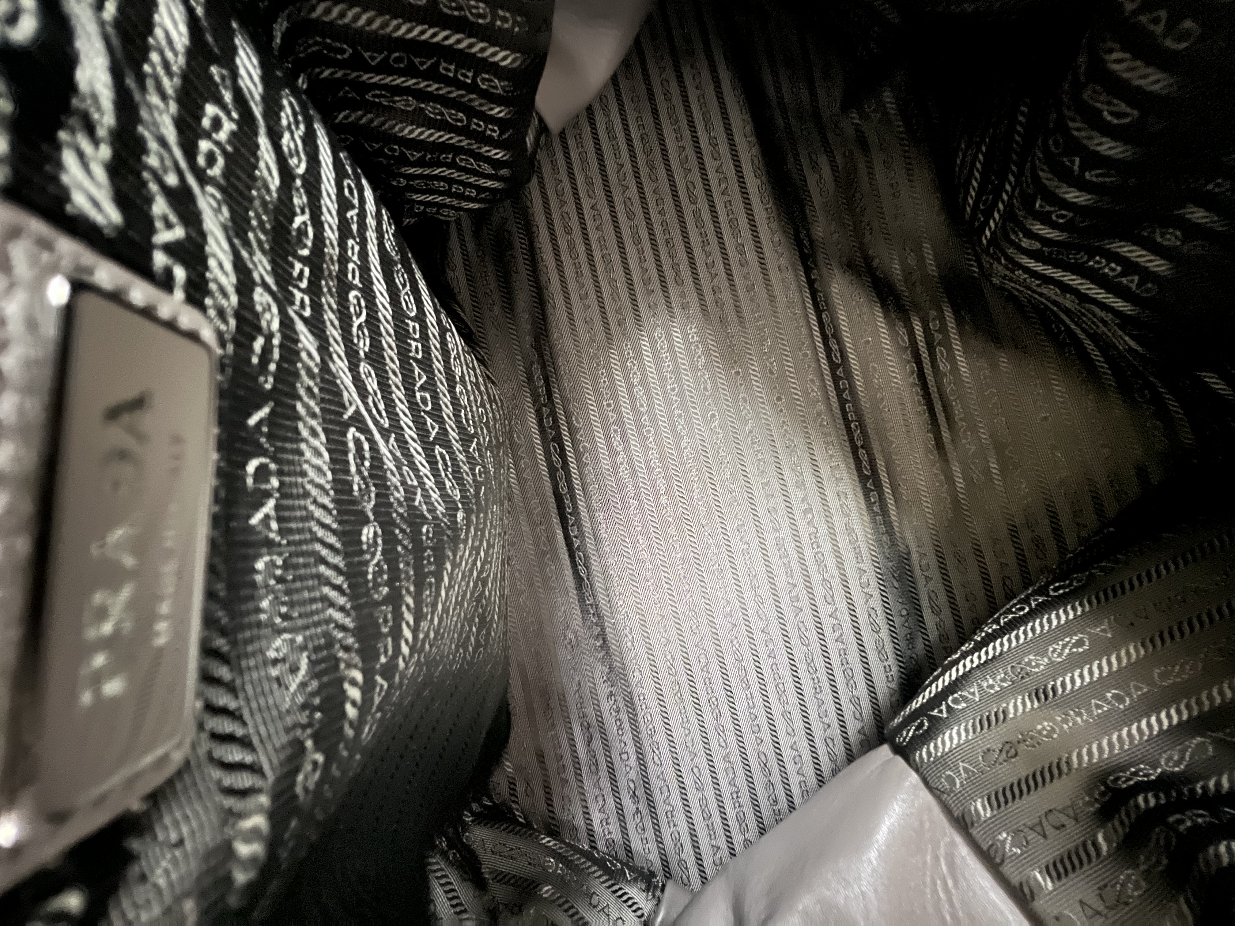 Pre-Owned PRADA Bonnie Antiqued Leather Tote Bag / Product Code: 26042208