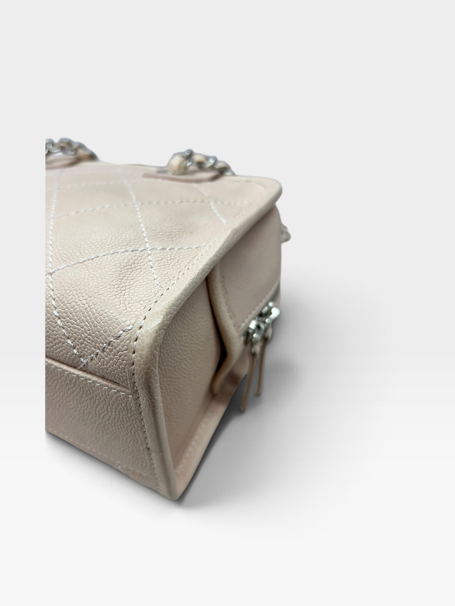 Pre-Owned CHANEL Deauville Handbag / Product Code: 092403
