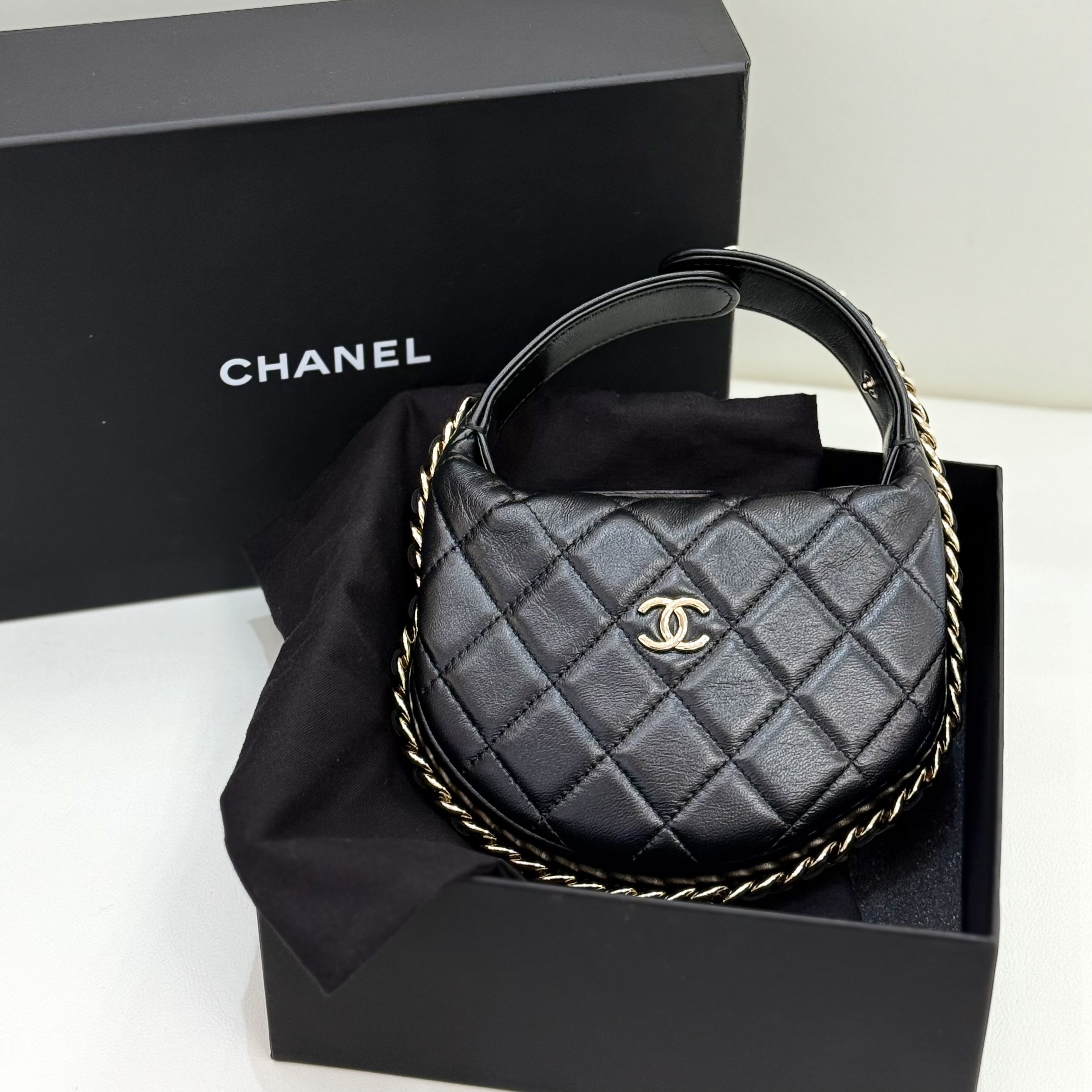 【預訂貨品】晶片款  Chanel 23C黑金迷你Pouch