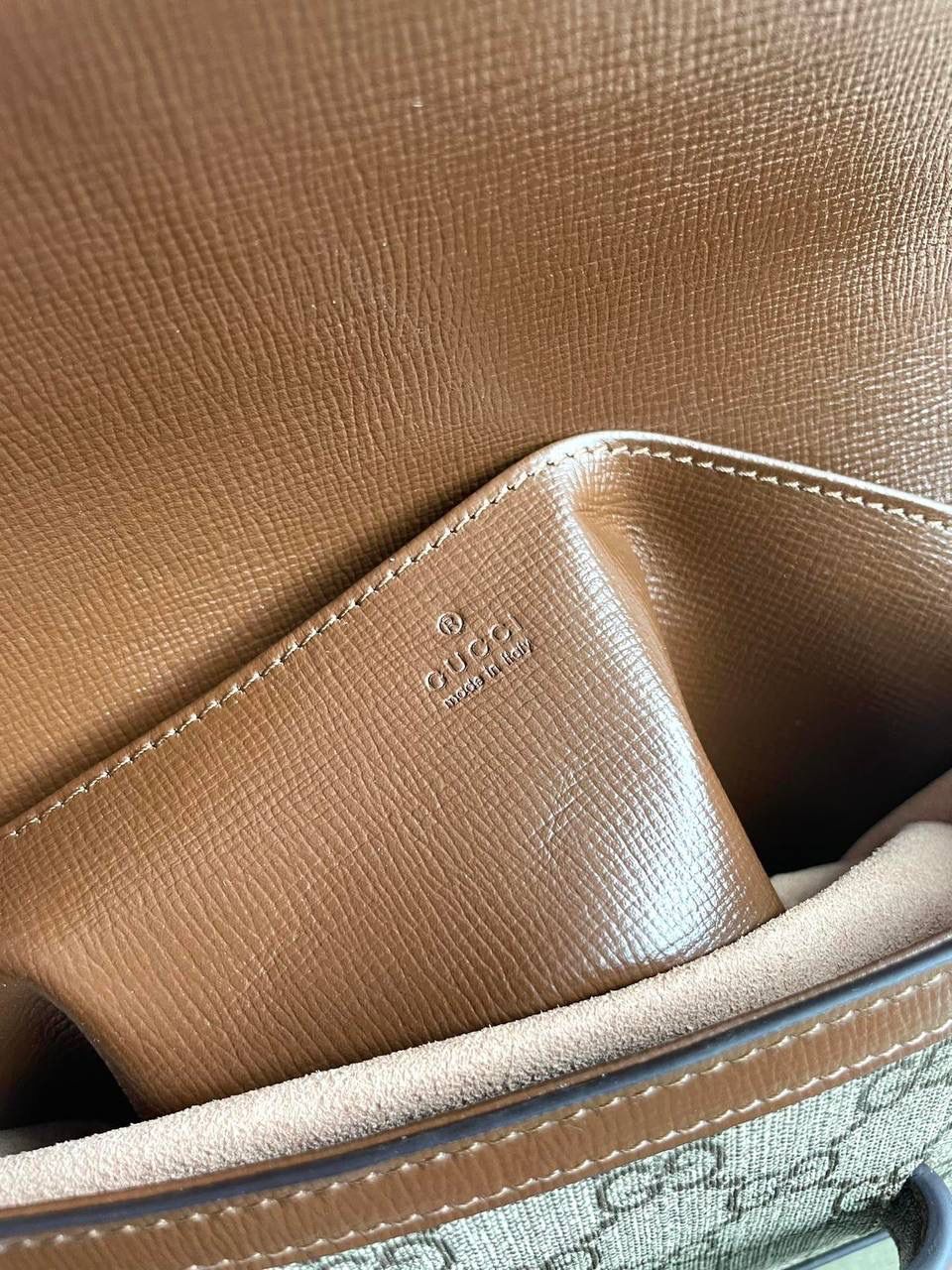 👜g752002：尺寸：12.521.53cm！gucci horsebit 1955系列从品牌典藏设计中汲取灵感，在六十余年前的早期设计细节中融入现代精髓。马衔扣元素的设计灵感源自品牌马术本源，由双环和长条形两个元素构成，至今已经成为品牌极具辨识度的标志性元素之一。这款迷你手袋配有一个可拆卸卡片袋，流露百搭魅力。🔥✨