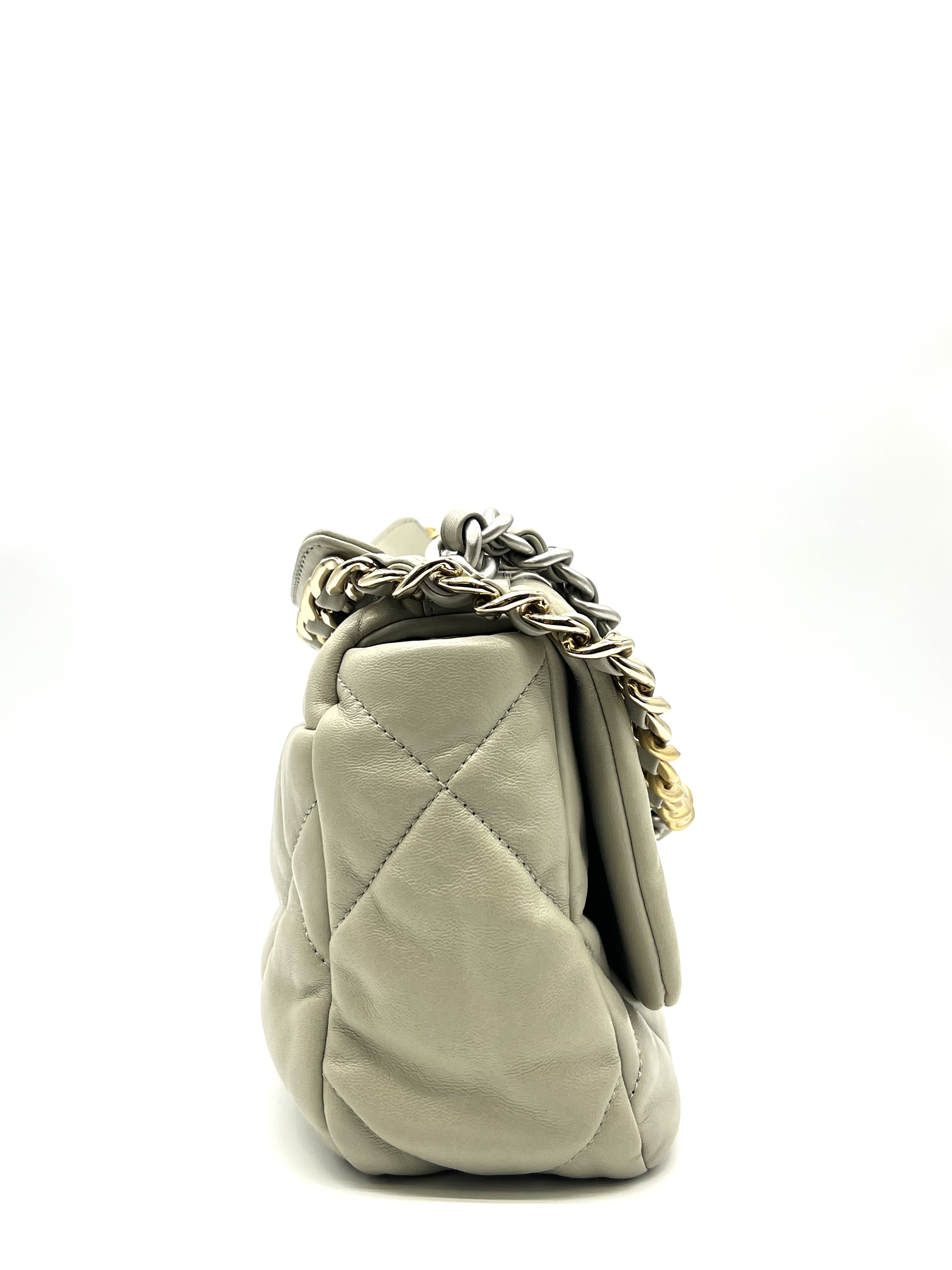Pre-Owned CHANEL Flap Bag / Product Code: 26051111