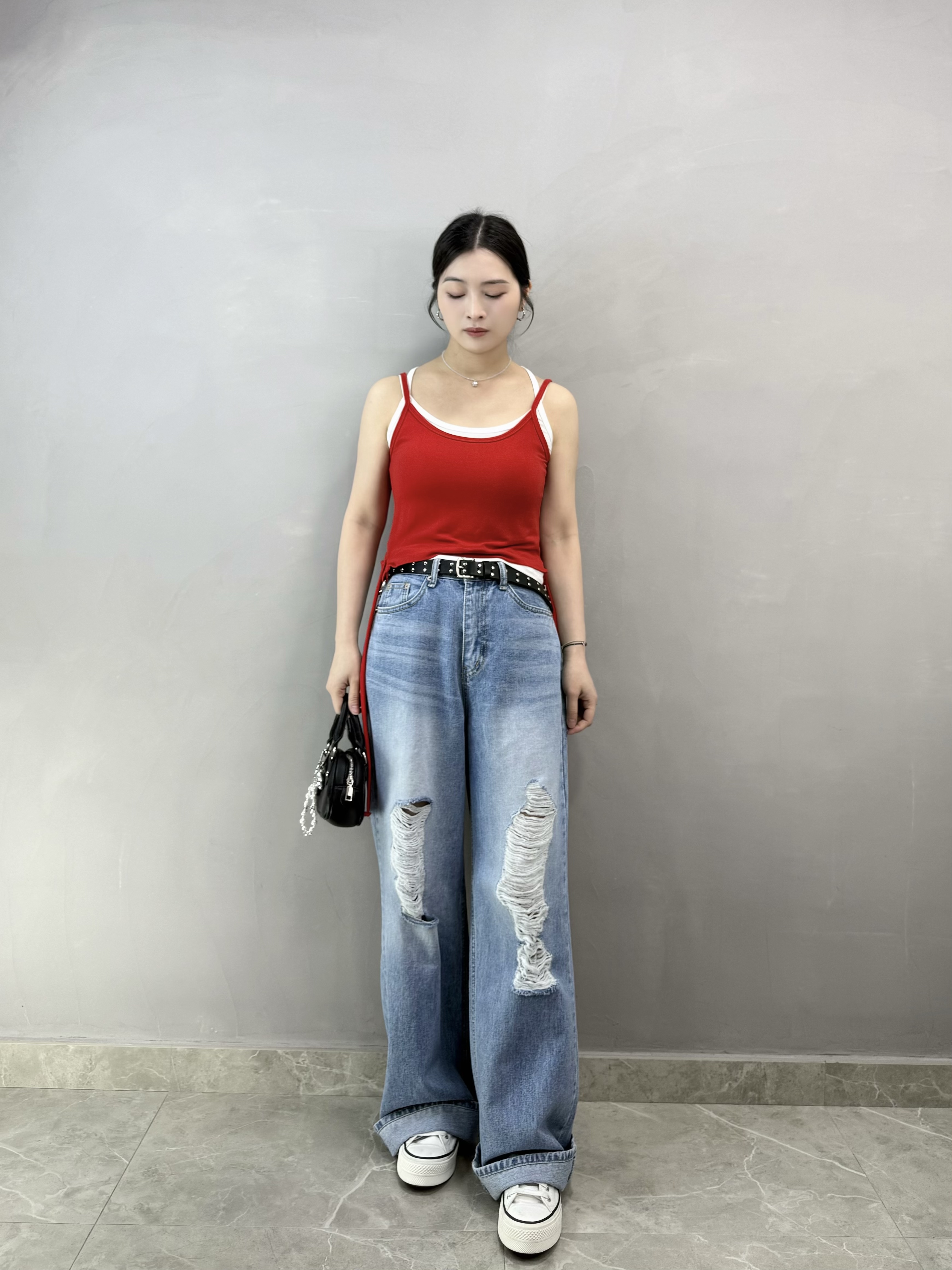 O64 穿窿牛仔闊褲
