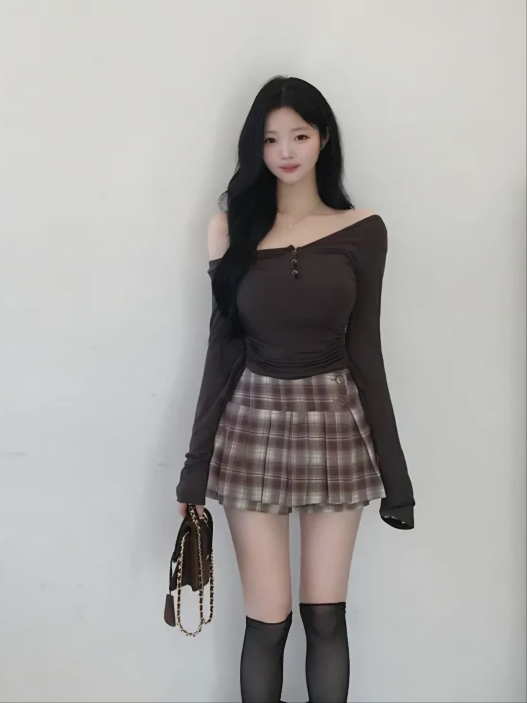 【 🪩 小機心顯身材𝑷𝒊𝒄𝒌!♪ 極親膚！辣妹鏤空啪啪鈕扣雙綁帶上衣🩶 】 Moonlight Shirring Top(兩色入)