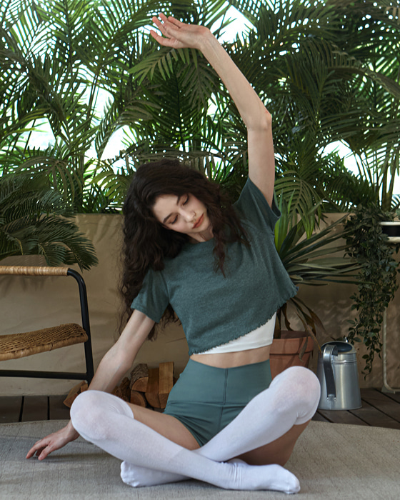 預購_DEVI-T0018  New Wave Holic Crop by Devi wear