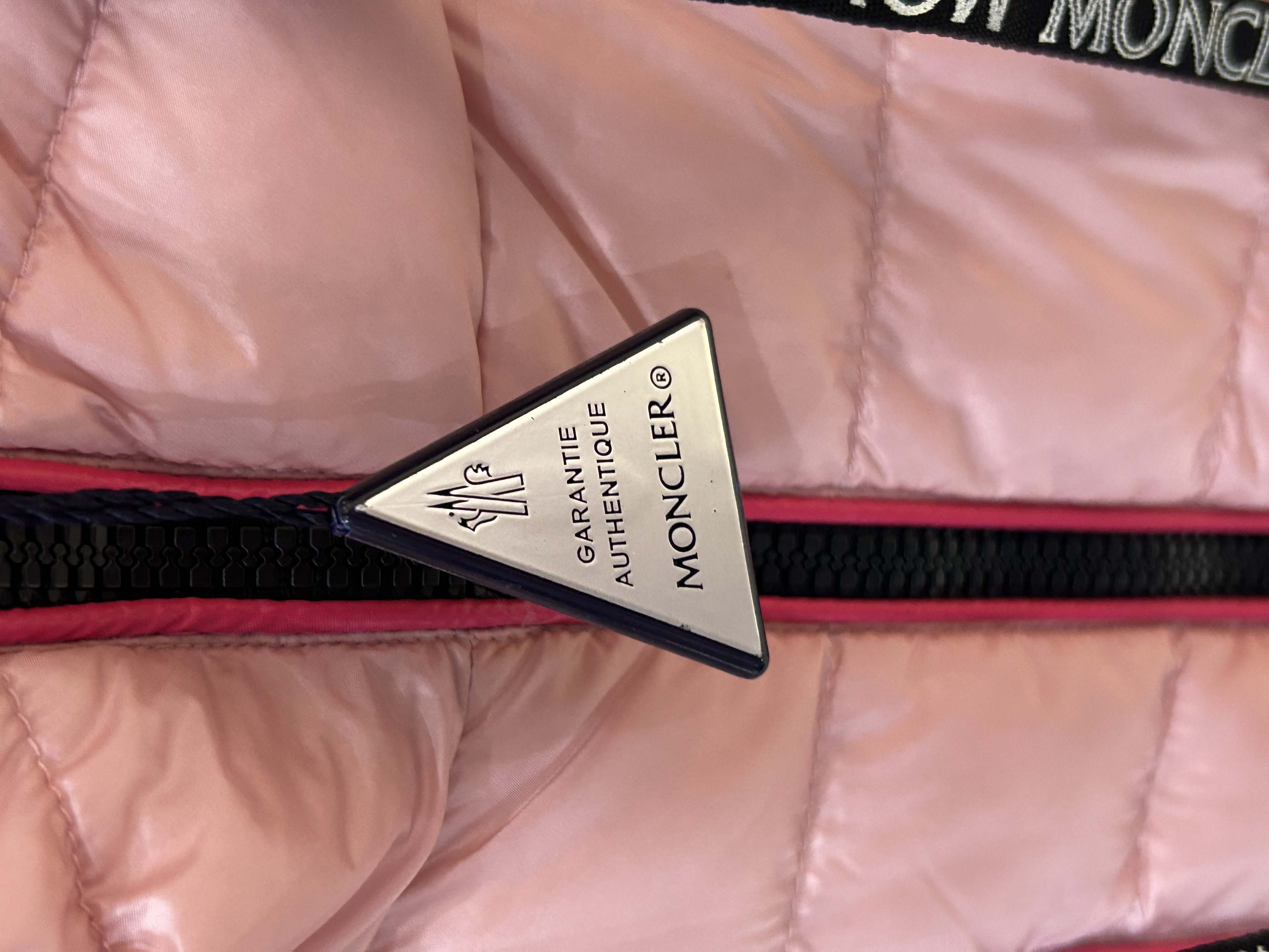 全新 MONCLER down outer 2碼 100% Nylon 粉紅色100%羽絨外套 100%Authentic, Brand New全新