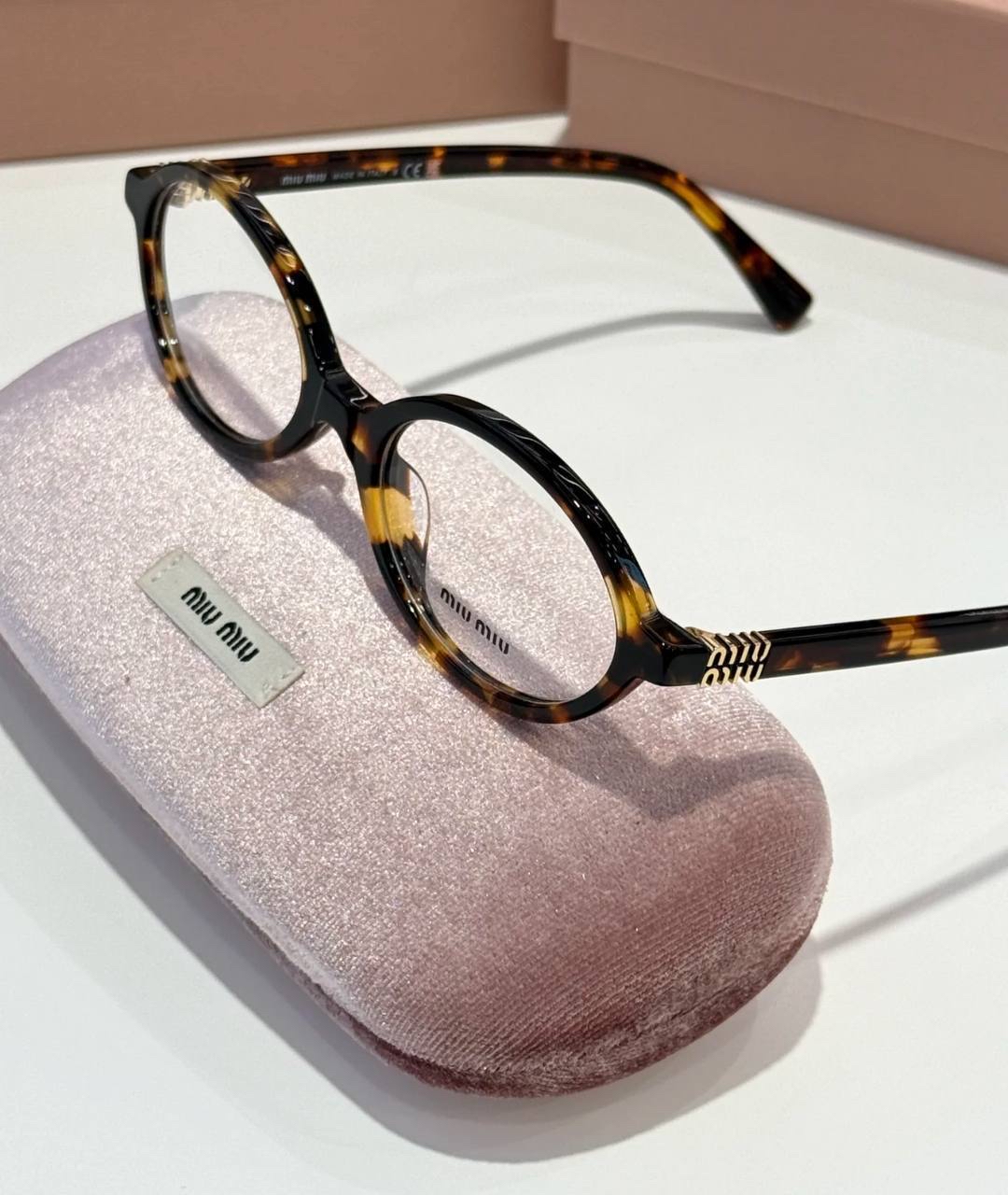 現貨好價💖MIUMIU 熱賣款平光鏡 除咗遮素顏樣，仲係用嚟襯衫✨