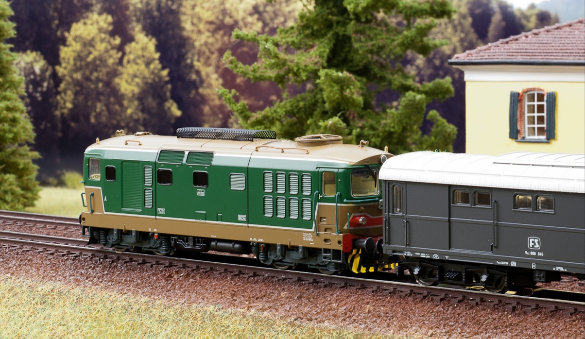 Roco FS D. 343 Diesel locomotive HO D. C. 2-Rail 