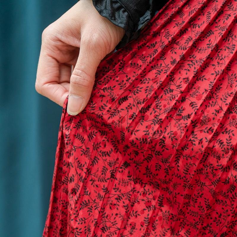Vintage Japanese Black Foliage Pattern Red Skirt - Waist 27" (MT1606-11)