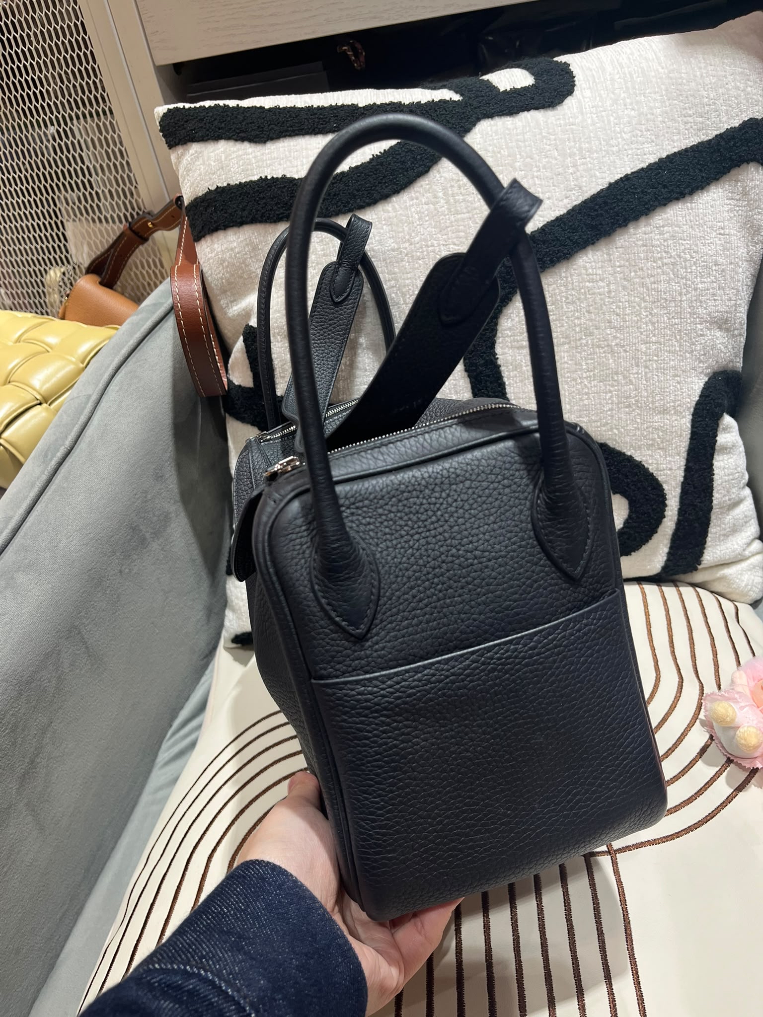 HERMES LINDY 26,STAMP Y 黑銀 100%Authentic, 95%new  ✅塵袋✅box