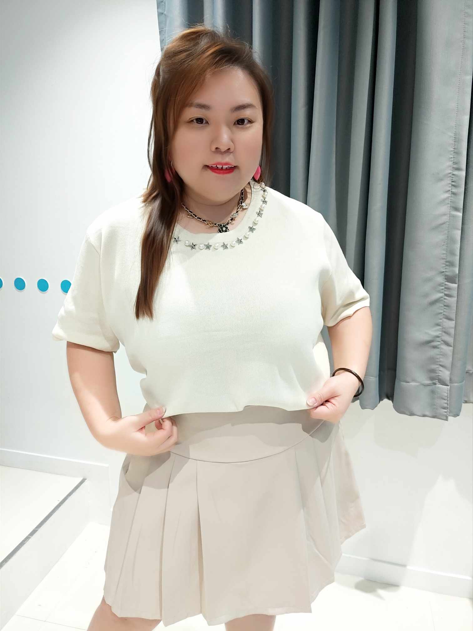 DSF09 领口设计款针织上衣