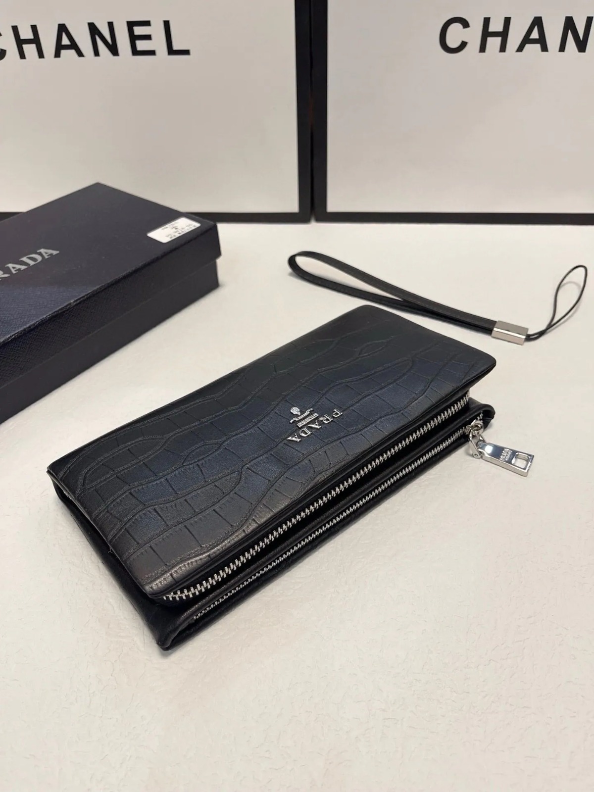 Prada 鱷魚紋男士牛皮長款手拿包  連禮盒