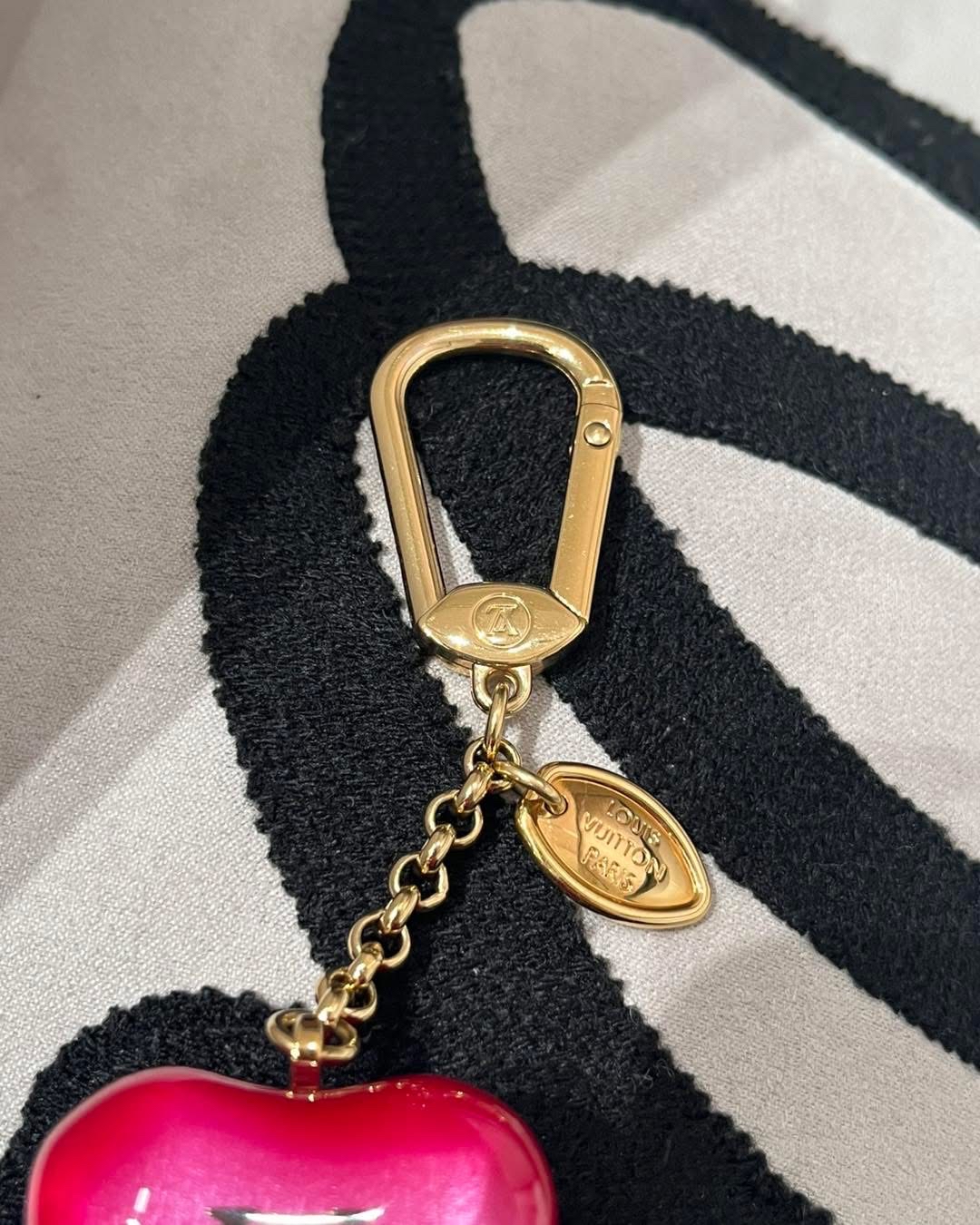 Lv Pomme D'Amour Coeur Rayures Heart Key Holder/LOUIS VUITTON Bag Charm 100%Authentic 未使用品unused ✅dust bag 